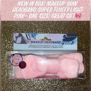 🎉HP🎉New in box! Makeup Bow Headband Super Fluffy Light Pink-! Great Gift🎀